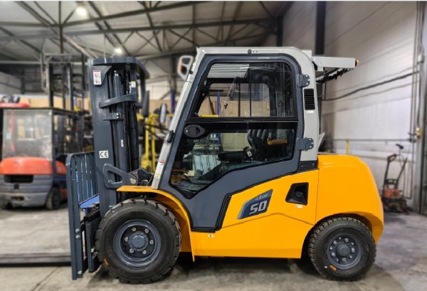 Дизельный автопогрузчик Aurora CPCD50G3